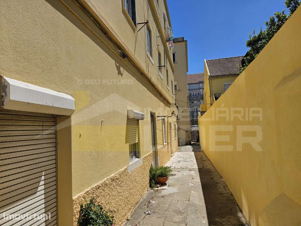 Exclusividade Imobiliária Lider 
Arrumos com 6 divisões e corredor... - Grande imagem: 3/13