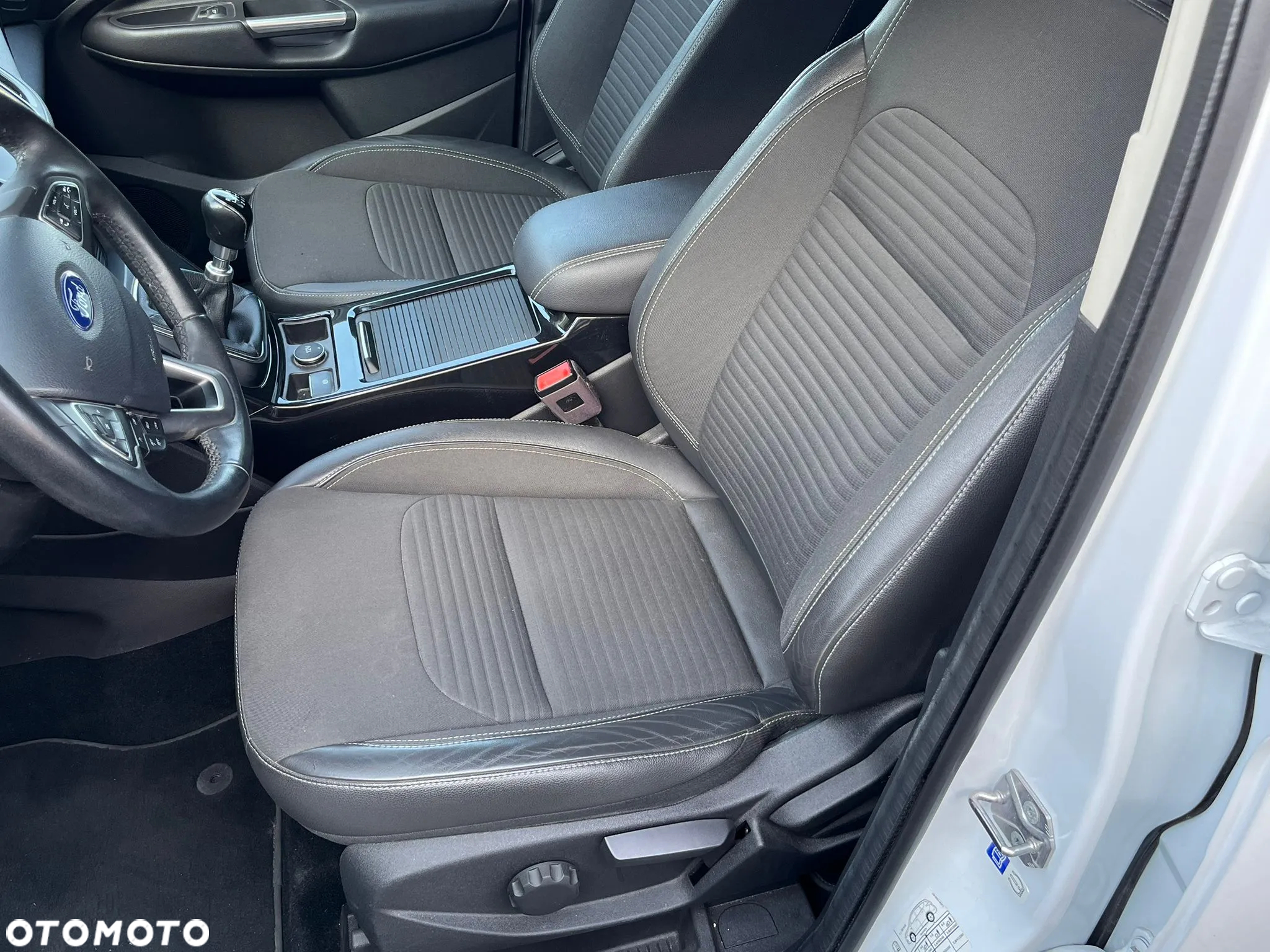 Ford Kuga 2.0 TDCi 2x4 Titanium - 9