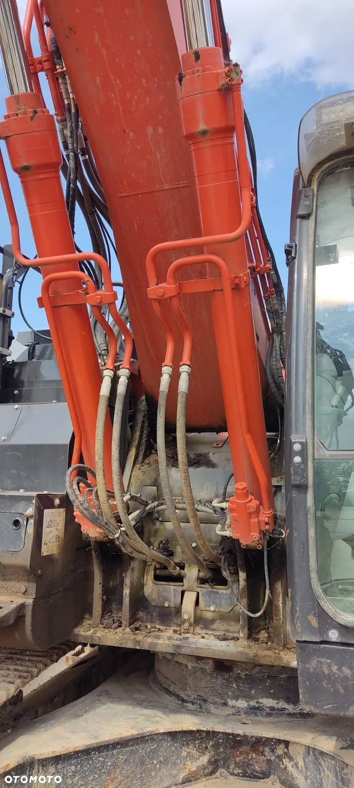 Hitachi ZX225 - 14