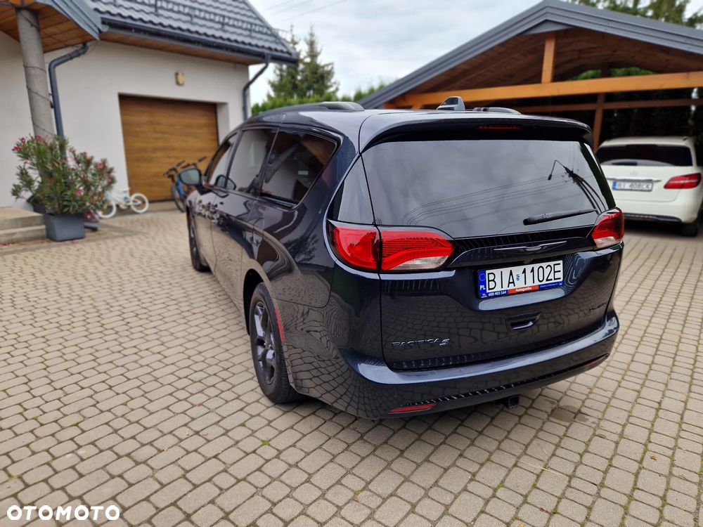 Chrysler Pacifica - 20