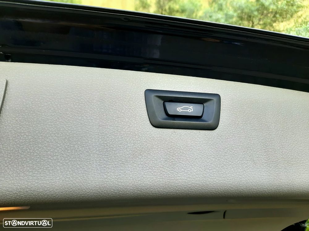 BMW 320 d Aut. Sport Line - 21
