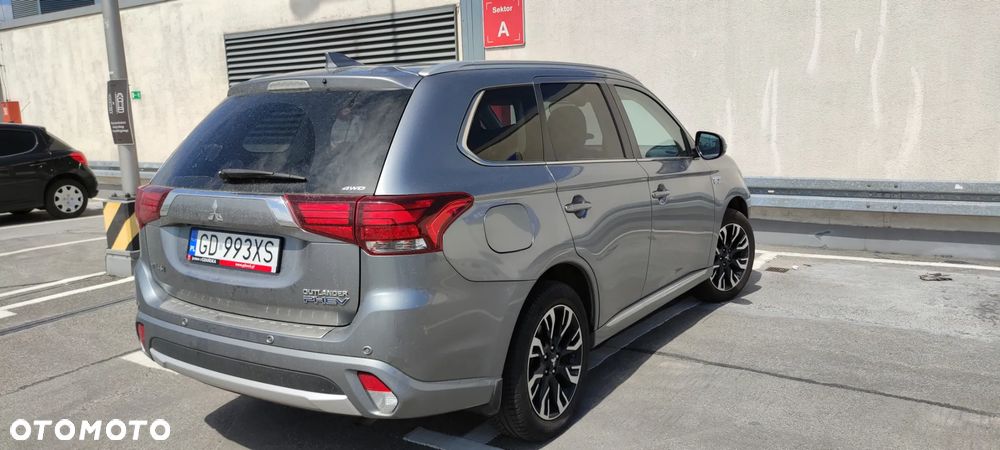 Mitsubishi Outlander 2.0 4WD Plus - 4