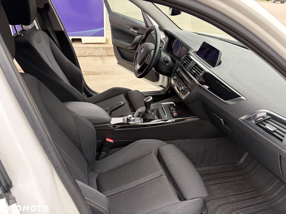 BMW Seria 1 118i Sport Line Shadow - 12