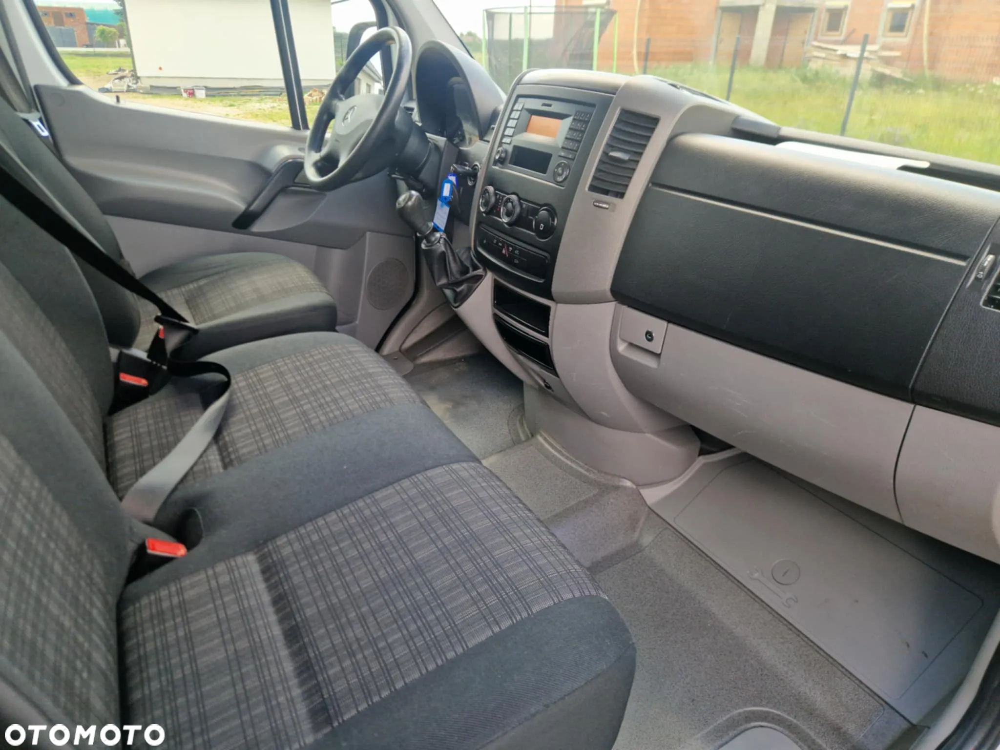 Mercedes-Benz Sprinter - 12