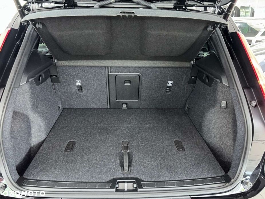 Volvo XC 40 B4 Ultra Black Edition - 17