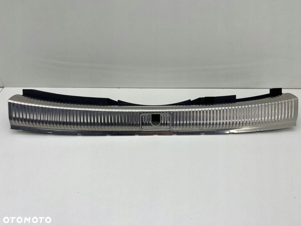 AUDI A4 B9 OSŁONA PROGU BAGAŻNIKA 8W9864513 - 1