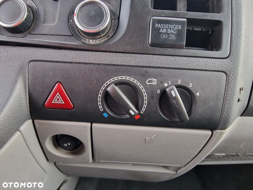 Volkswagen T5 LIFT - 20