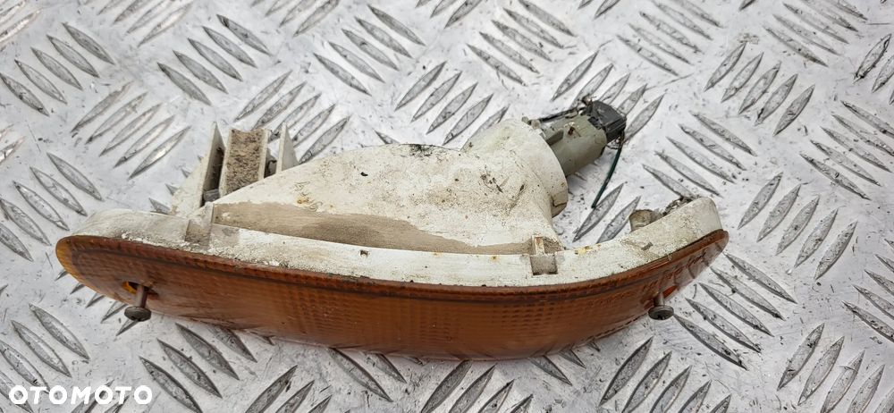 Nissan Terrano II Kierunkowskaz Zderzaka Prawy Przód - 4