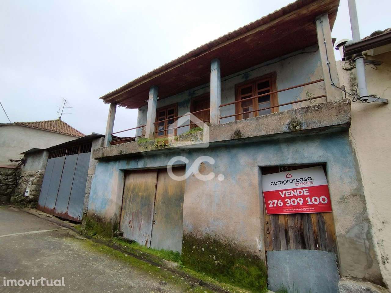 Moradia com varanda para restaurar – Projeto com enorme potencial - Grande imagem: 4/13