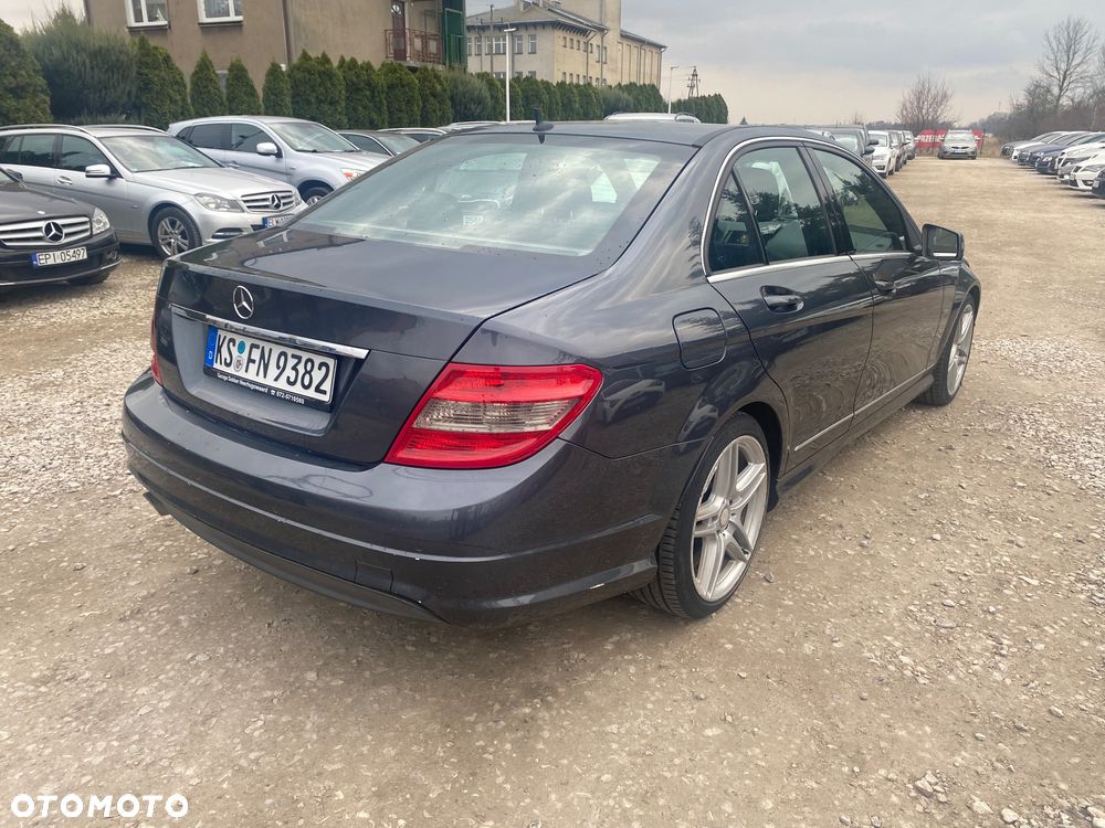 Mercedes-Benz Klasa C 180 CGI BlueEFFICIENCY Avantgarde - 6