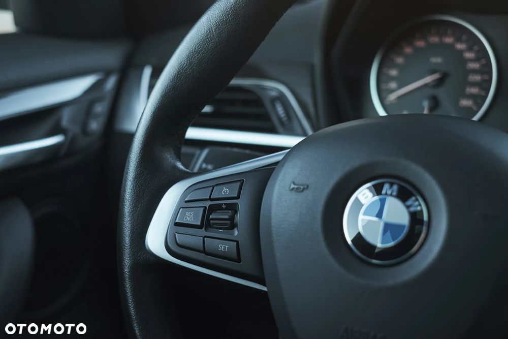 BMW X1 xDrive20i - 30