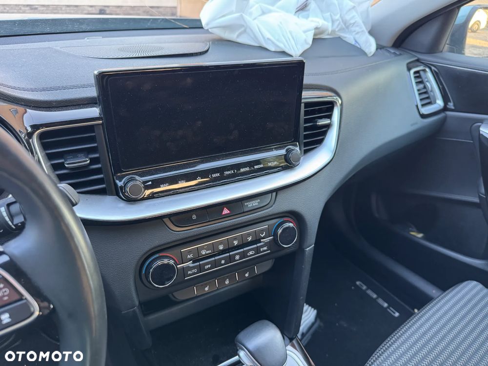 Kia Ceed 1.6 CRDi (48V Mild-Hybrid) DCT7 Vision - 17