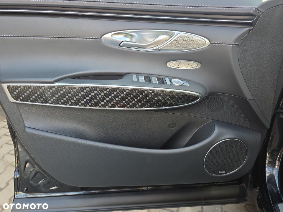 Genesis GV70 - 11