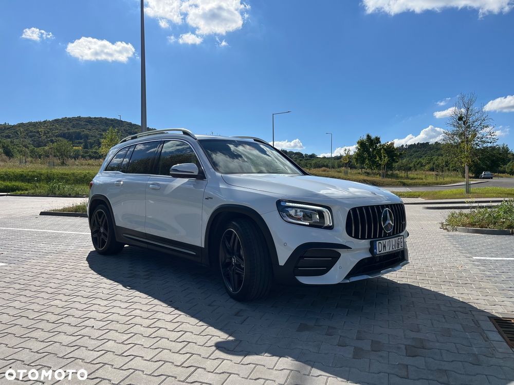 Mercedes-Benz GLB - 1