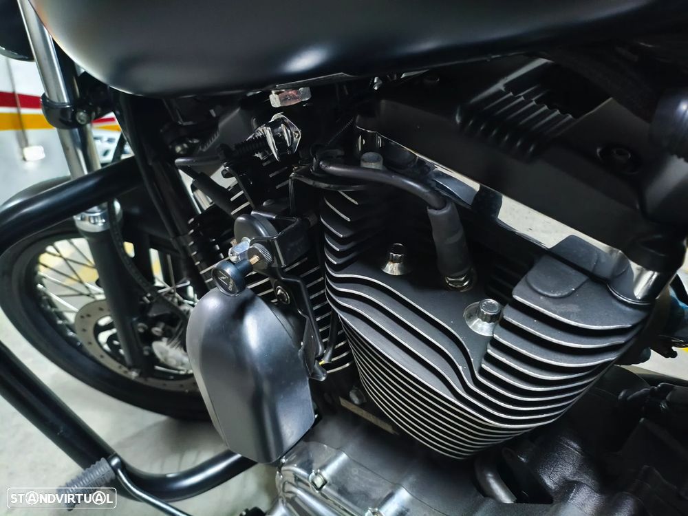 Harley-Davidson Sportster 1200 Custom - 6