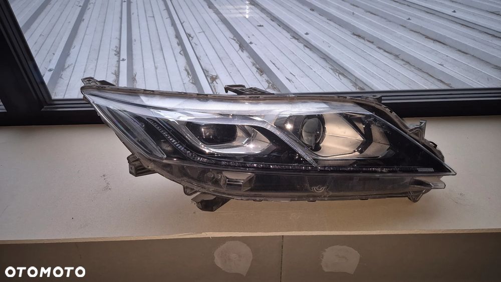 MITSUBISHI ECLIPSE CROSS REFLEKTOR R PRAWA LAMPA FULL LED 8301D072