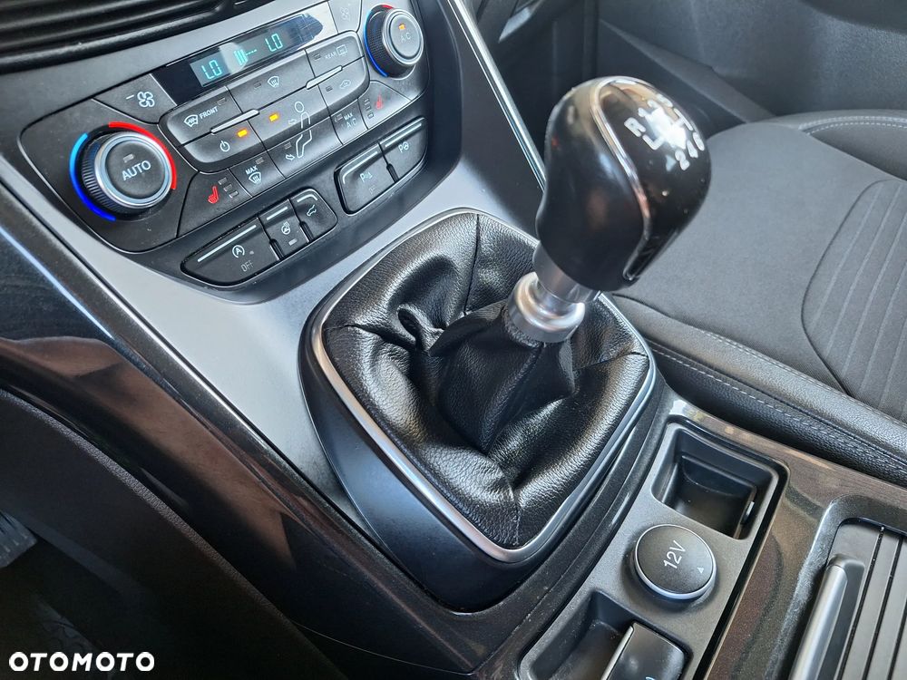 Ford Kuga 2.0 TDCi 4x2 Titanium - 24