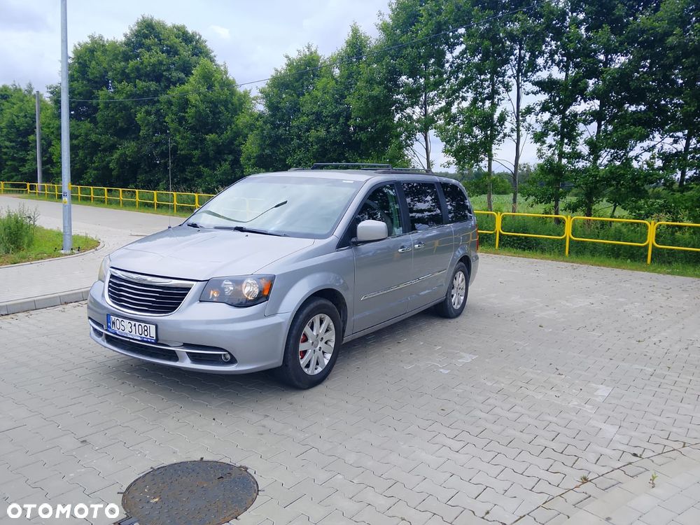 Chrysler Town & Country - 1