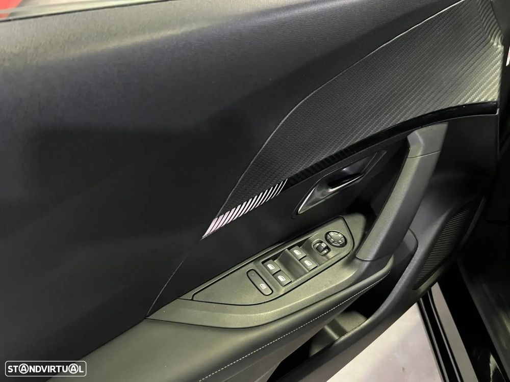 Peugeot 2008 1.2 Hybrid Allure e-DCS6 - 20