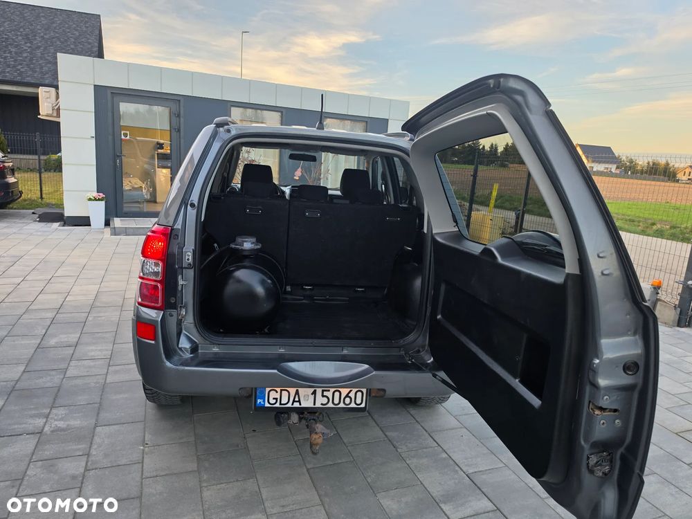 Suzuki Grand Vitara 2.0 - 27