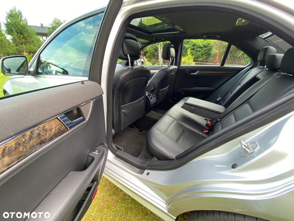 Mercedes-Benz Klasa C 300 Avantgarde 4-Matic - 31