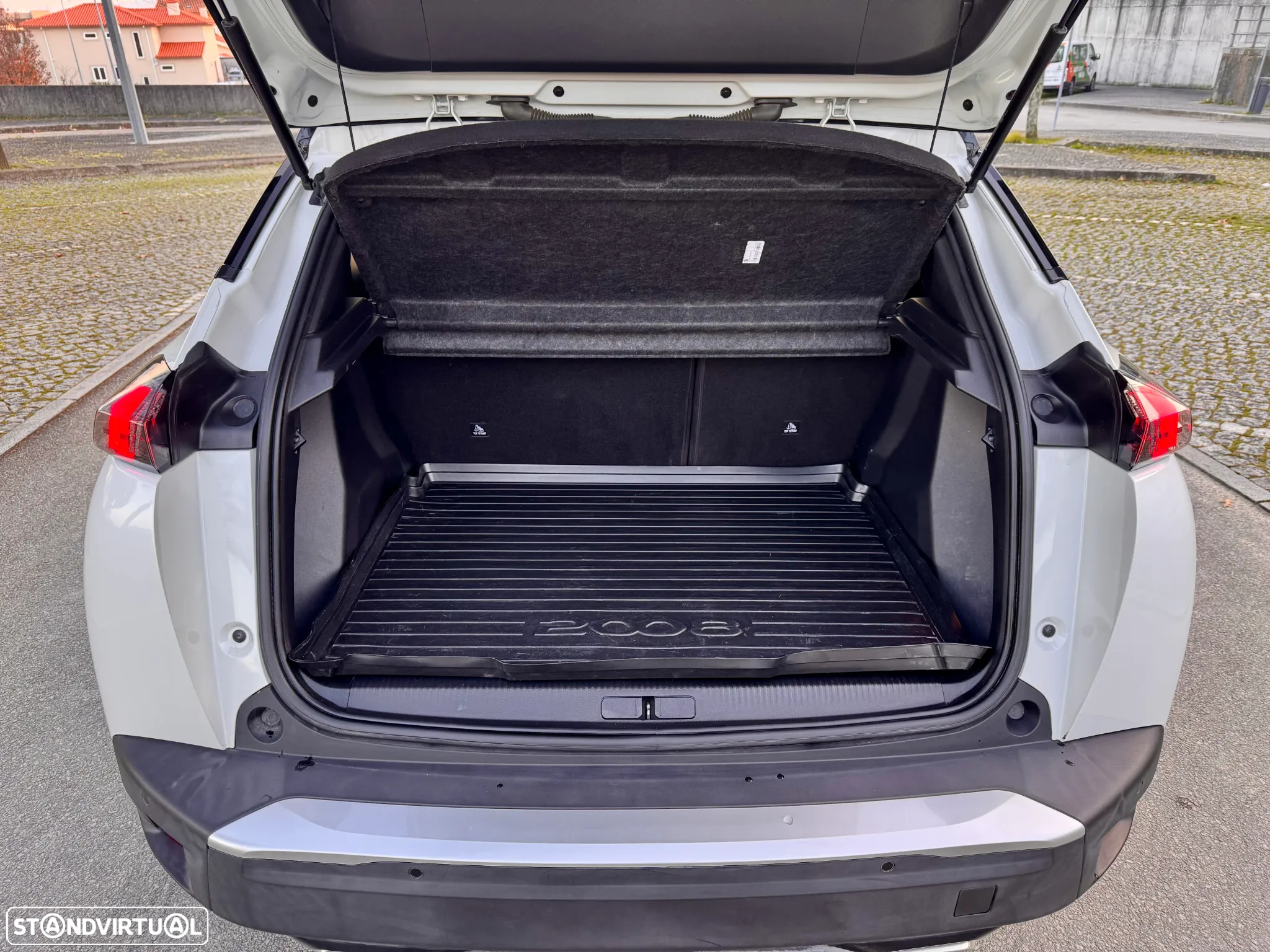Peugeot 2008 1.2 PureTech GT Line - 27