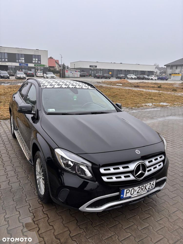 Mercedes-Benz GLA 180 7G-DCT - 10