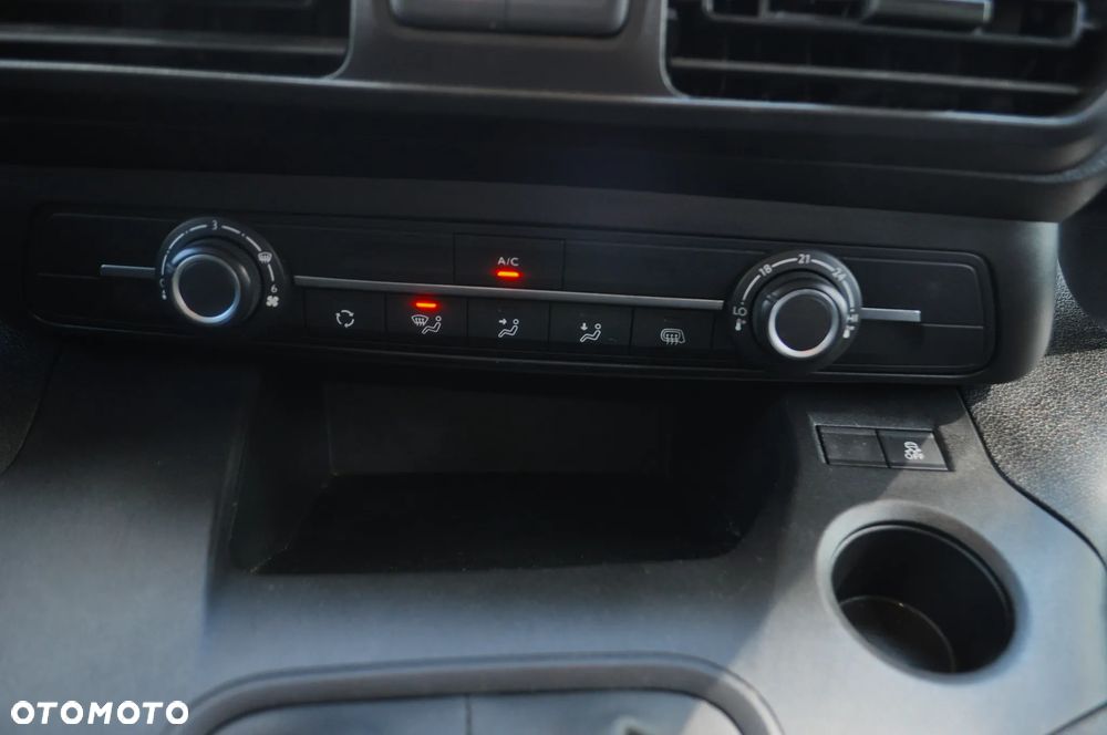 Opel COMBO E - 23