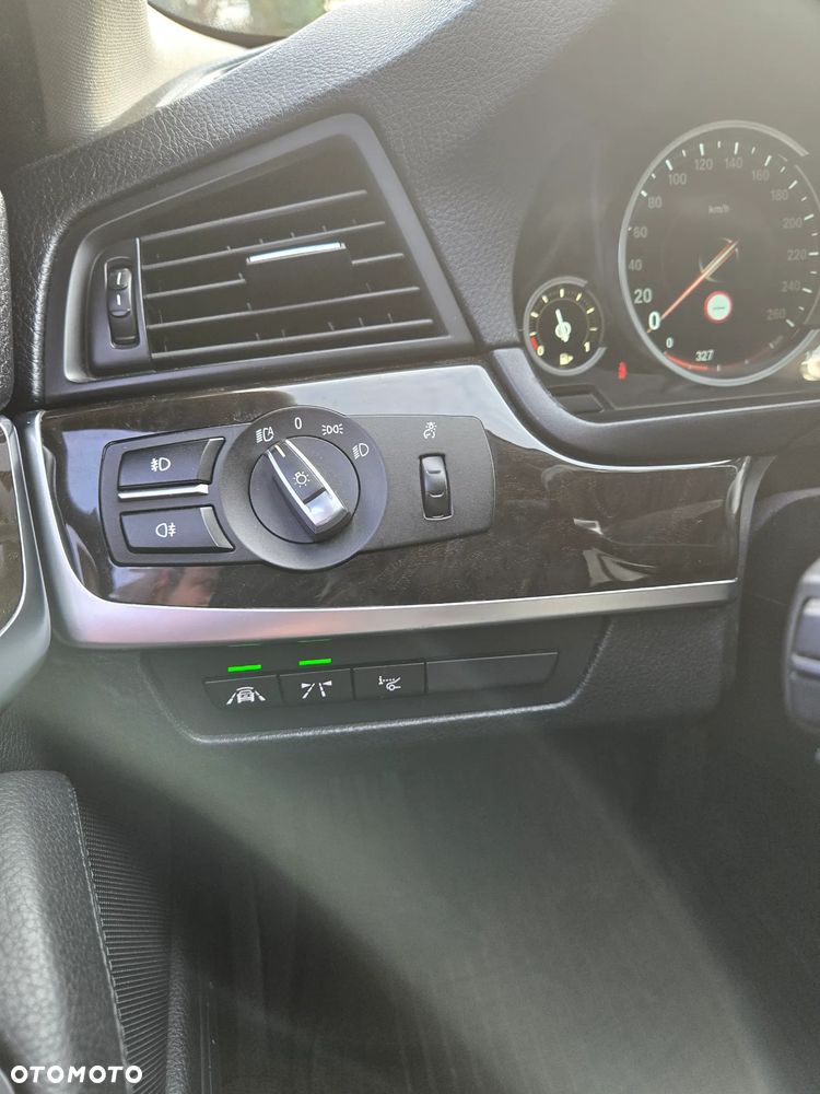 BMW Seria 5 528i xDrive - 16