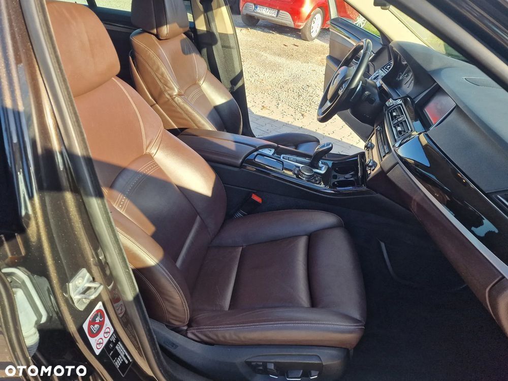 BMW Seria 5 530d xDrive Sport-Aut Luxury Line - 28