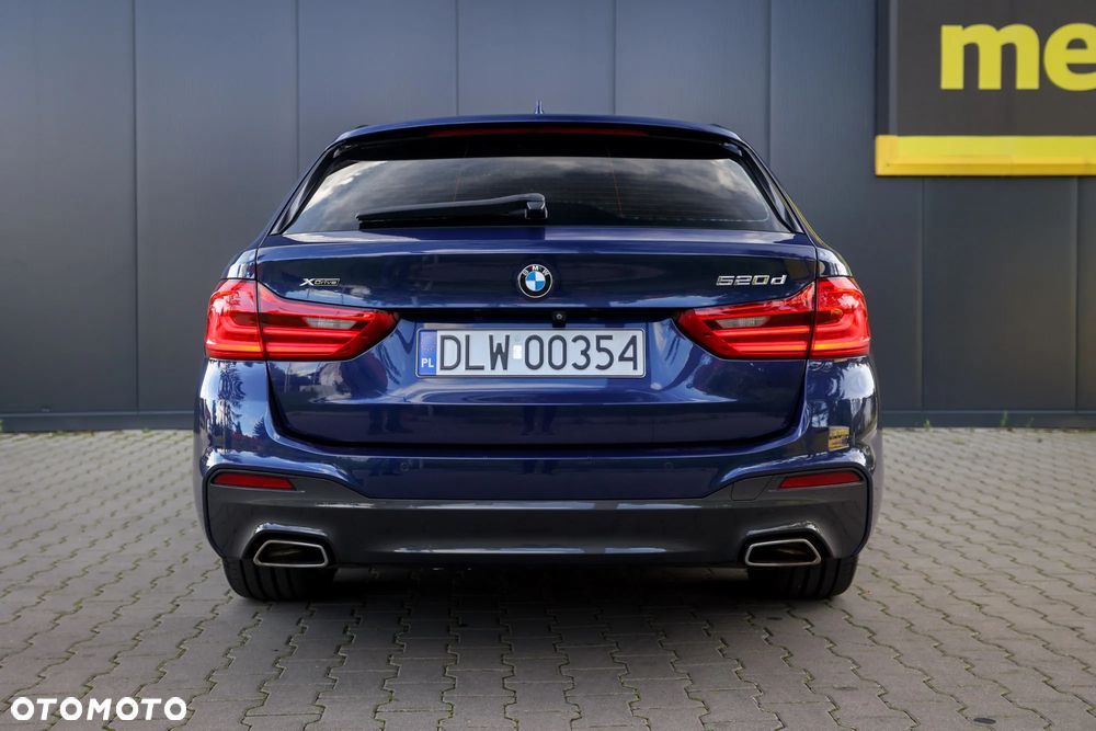 BMW Seria 5 520d xDrive Touring M Sport Edition - 17