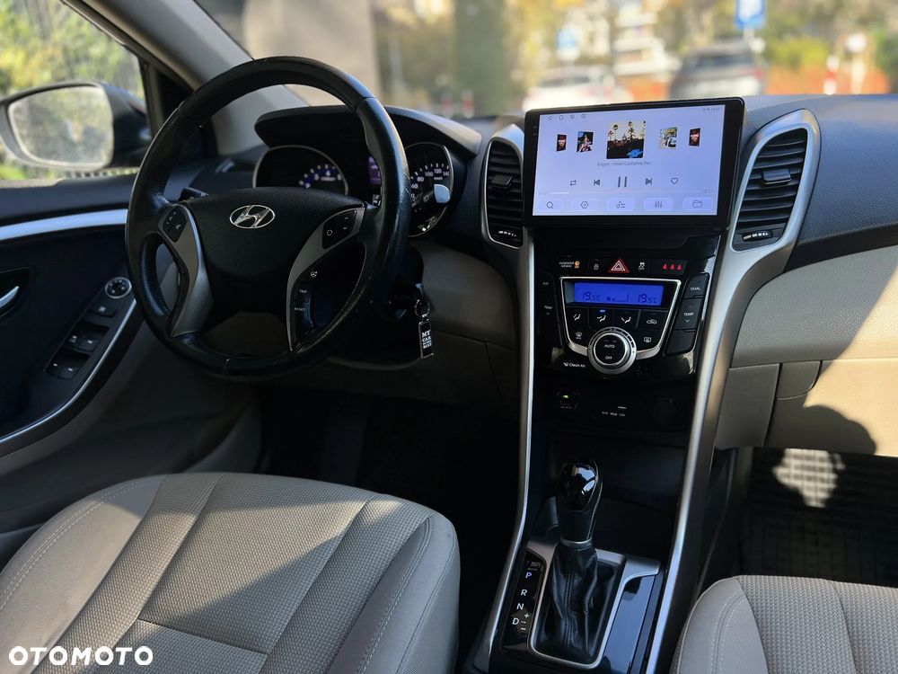 Hyundai i30 1.6 GDI Classic + - 17