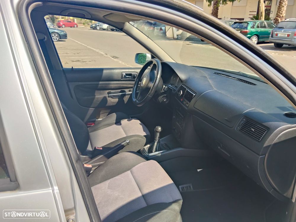 VW Golf 1.9 TDi Highline - 5