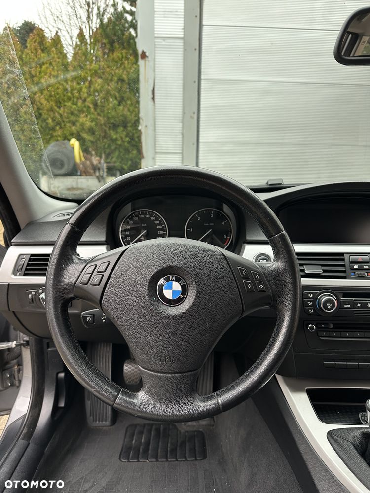 BMW Seria 3 318d DPF - 13