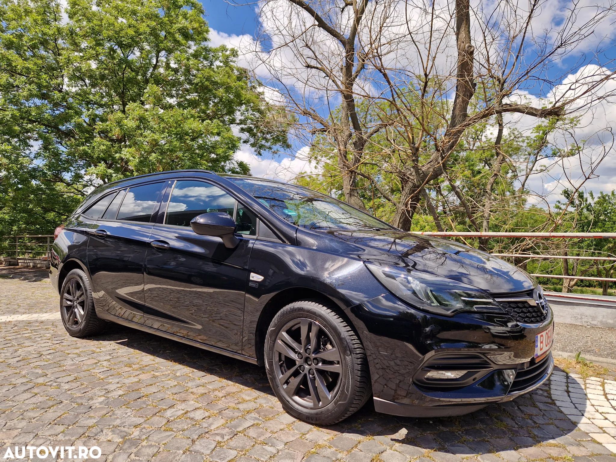 Opel Astra 1.2 Turbo Start/Stop 120 Jahre - 1