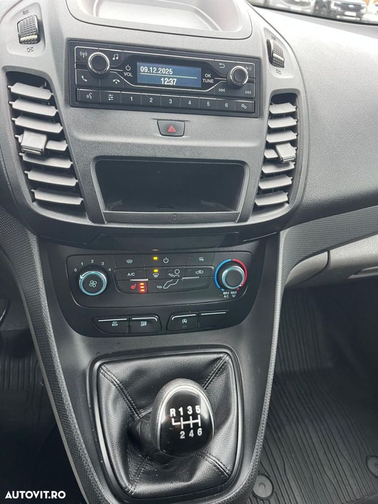 Ford Transit Connect - 11
