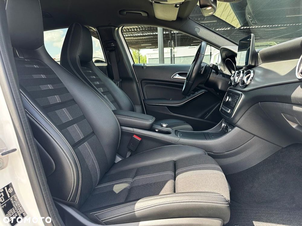 Mercedes-Benz GLA - 14
