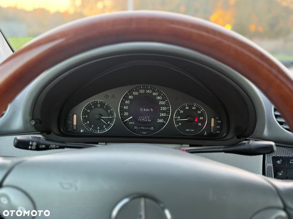 Mercedes-Benz CLK 320 - 30