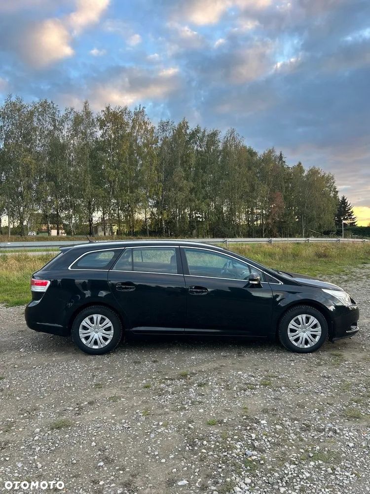 Toyota Avensis Combi 2.0 D-4D Sol - 3