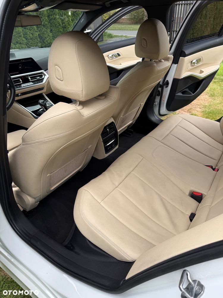 BMW Seria 3 330i M Sport - 20