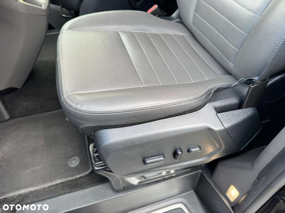 Ford Tourneo Custom - 38