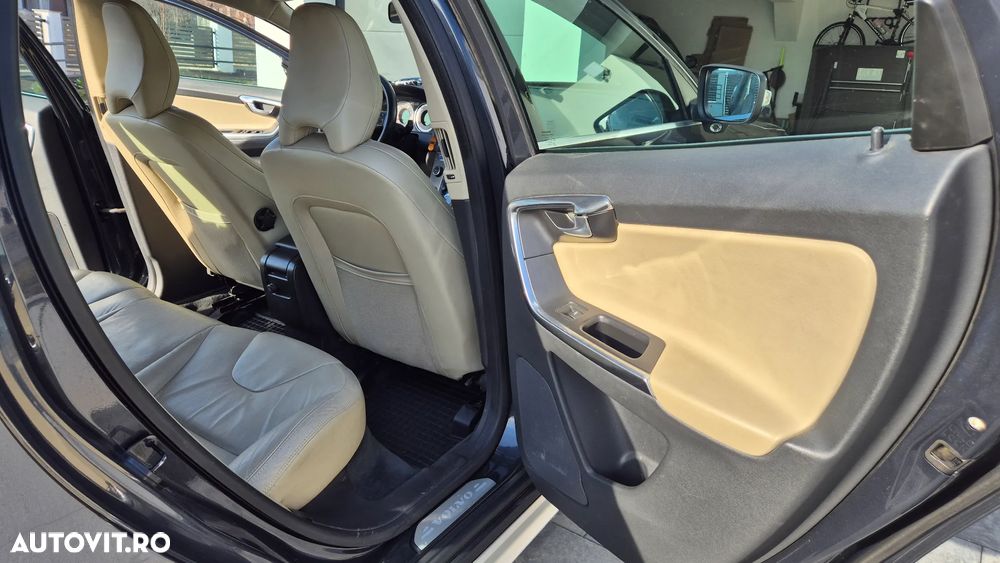 Volvo XC 60 D5 AWD Geartronic Summum - 15