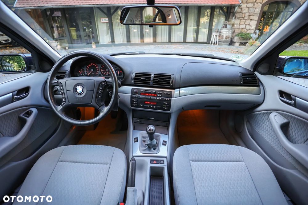 BMW Seria 3 323i - 2