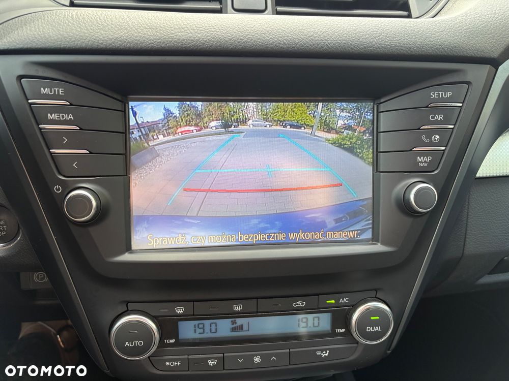 Toyota Avensis 1.8 Premium MS - 16