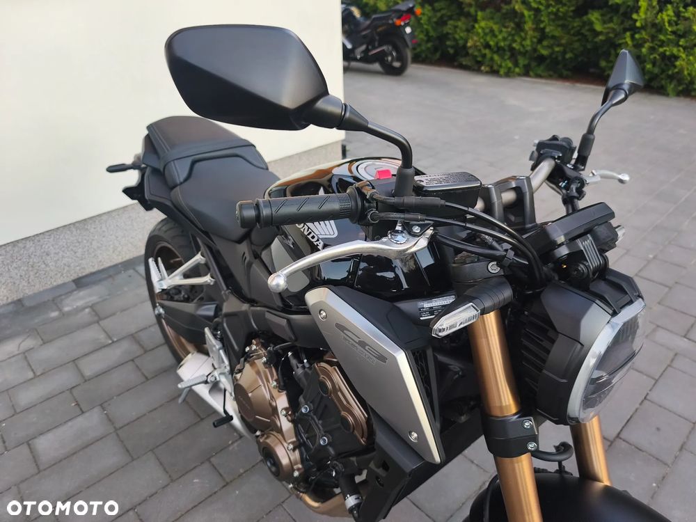 Honda CB - 12