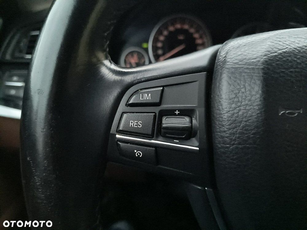 BMW Seria 5 525d xDrive Luxury Line - 24