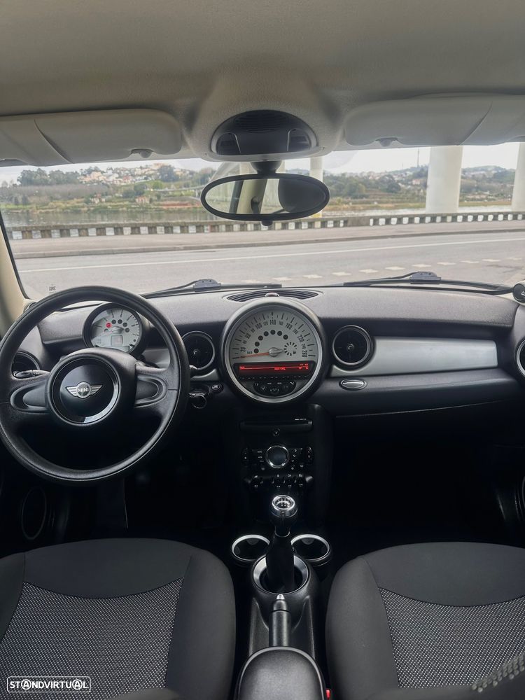 MINI 3 Portas Cooper D - 4