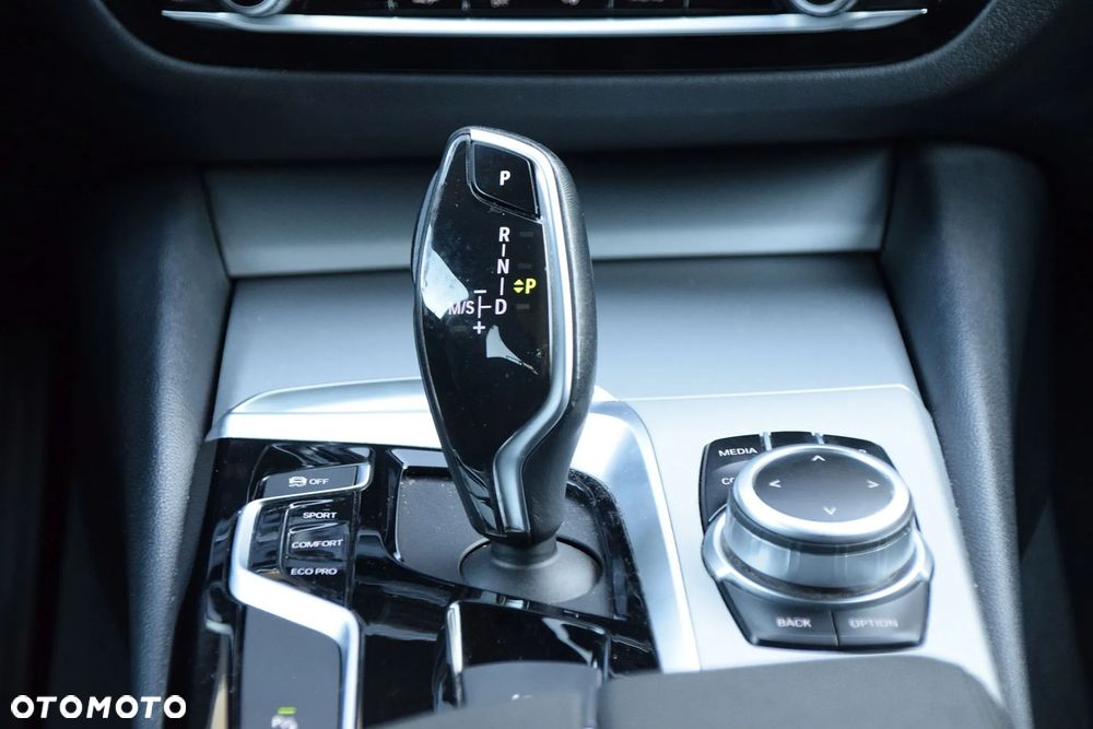 BMW Seria 5 518d - 16