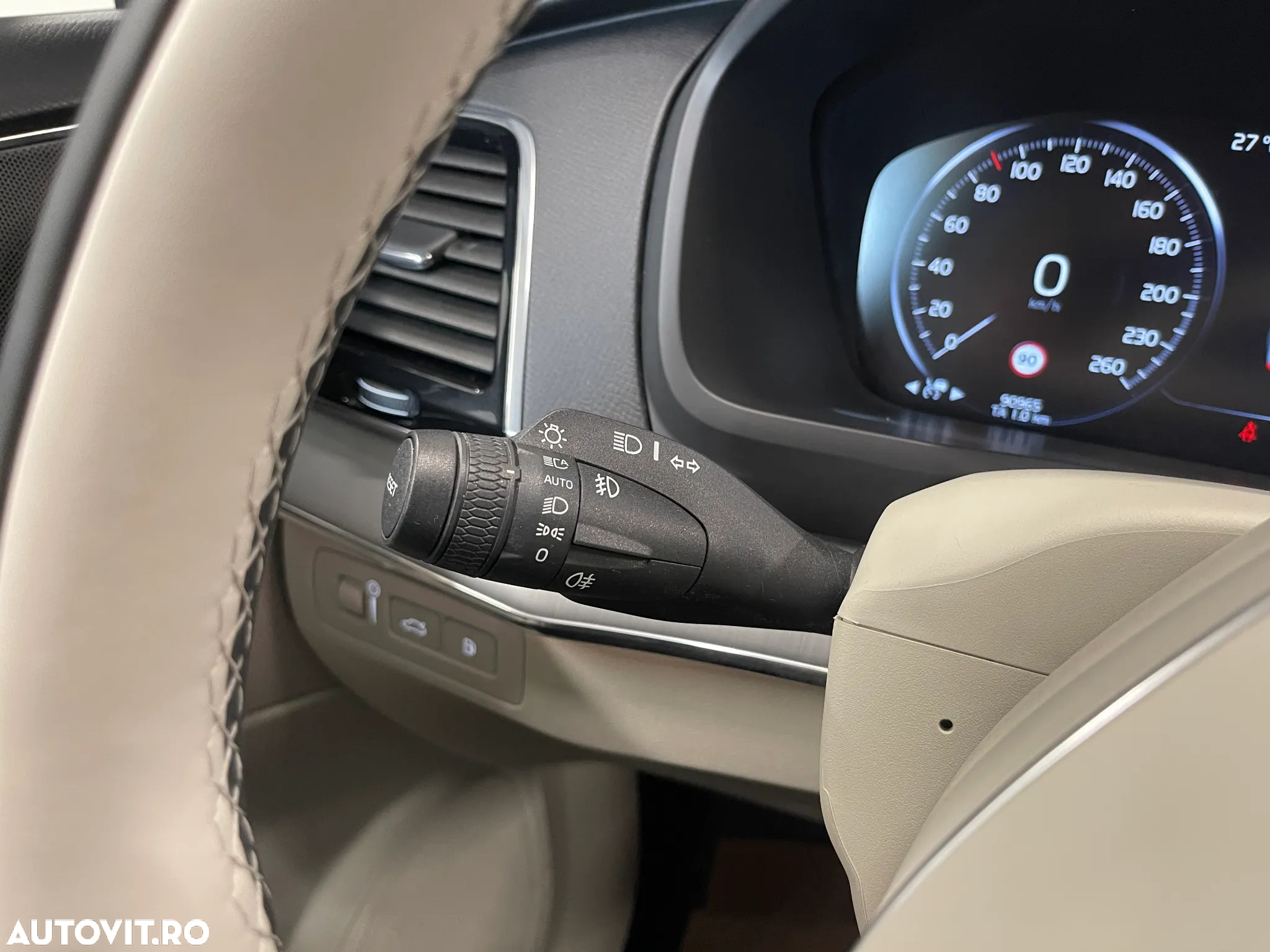 Volvo XC 90 T8 eAWD Momentum Pro - 26