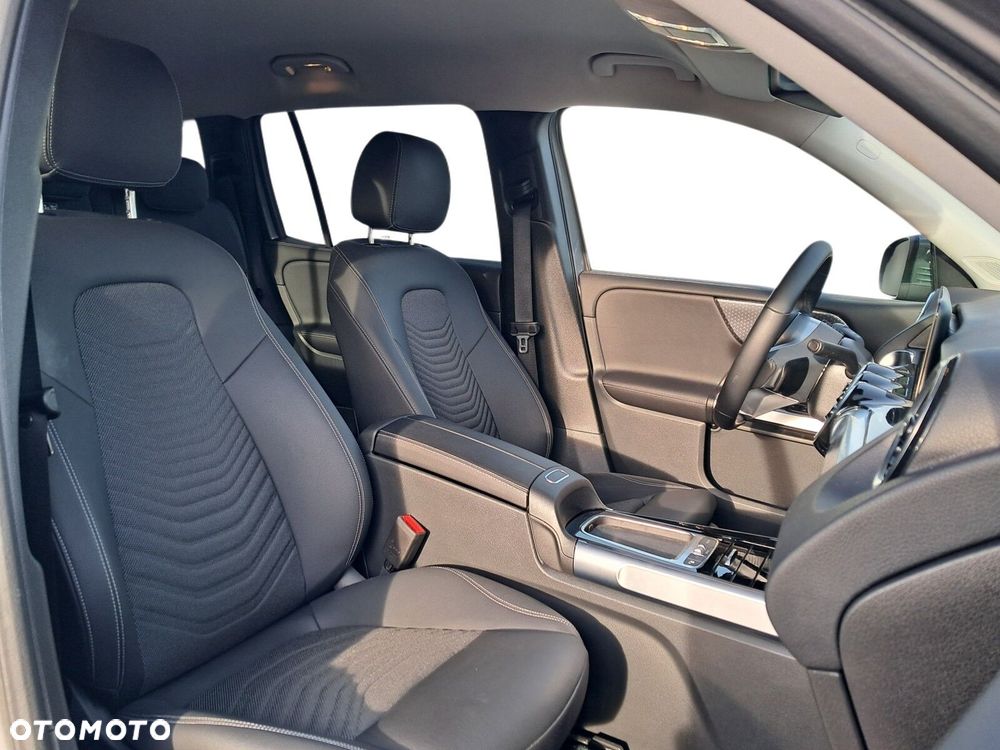 Mercedes-Benz GLB - 11